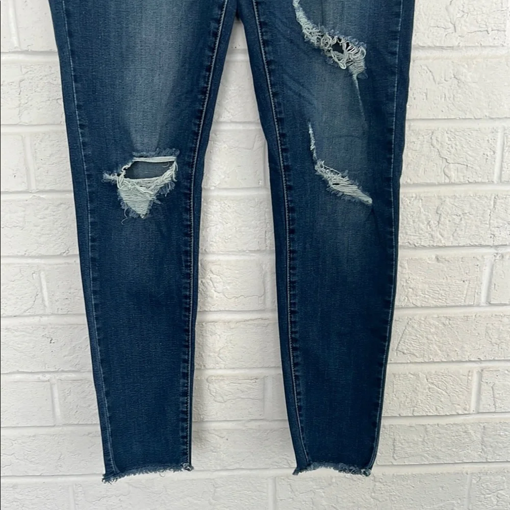 Just USA Women's Distressed Cropped Blue Jeans with Rips Size 30 - Picture 3 of 9